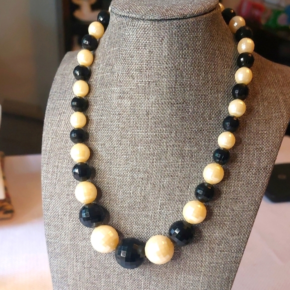 Faceted Acrylic Bead 17.5" Chunky Black Pearl White Necklace - Picture 1 of 4